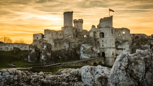 Sunset over the ruins of medieval castle Ogrodzieniec in Podzamcze, Silesia, Poland